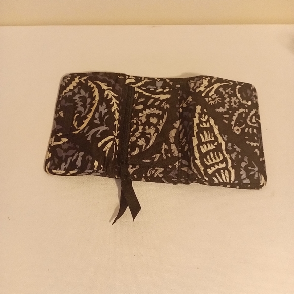 Vera Bradley Paisley Noir trifold women's  Wallet - Picture 5 of 5